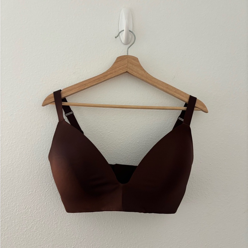 Skims wireless form t shirt demi bra